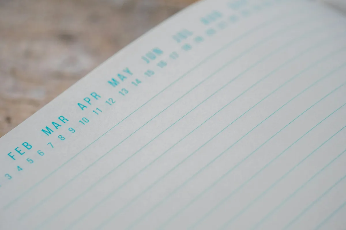 Page de registre imprimée avec ses colonnes de dates, prête pour le suivi